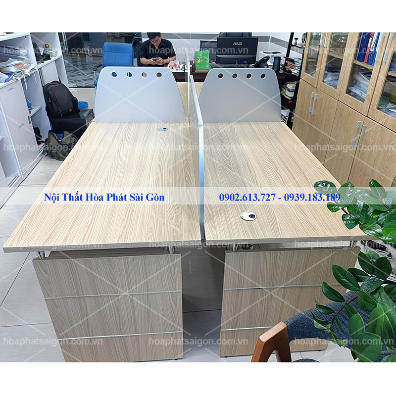 cum-ban-lam-viec-4-cho-hrmd01 Hình thực tế cụm bàn làm việc 4 chỗ HRMD01