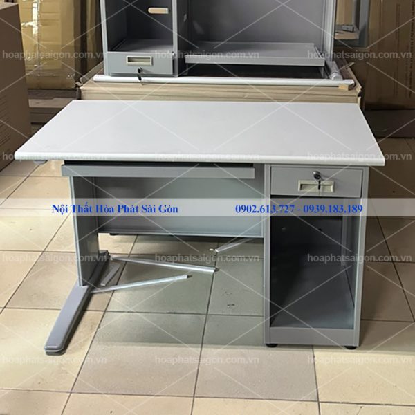 Hình chụp bàn chân sắt có hộc tủ TH12