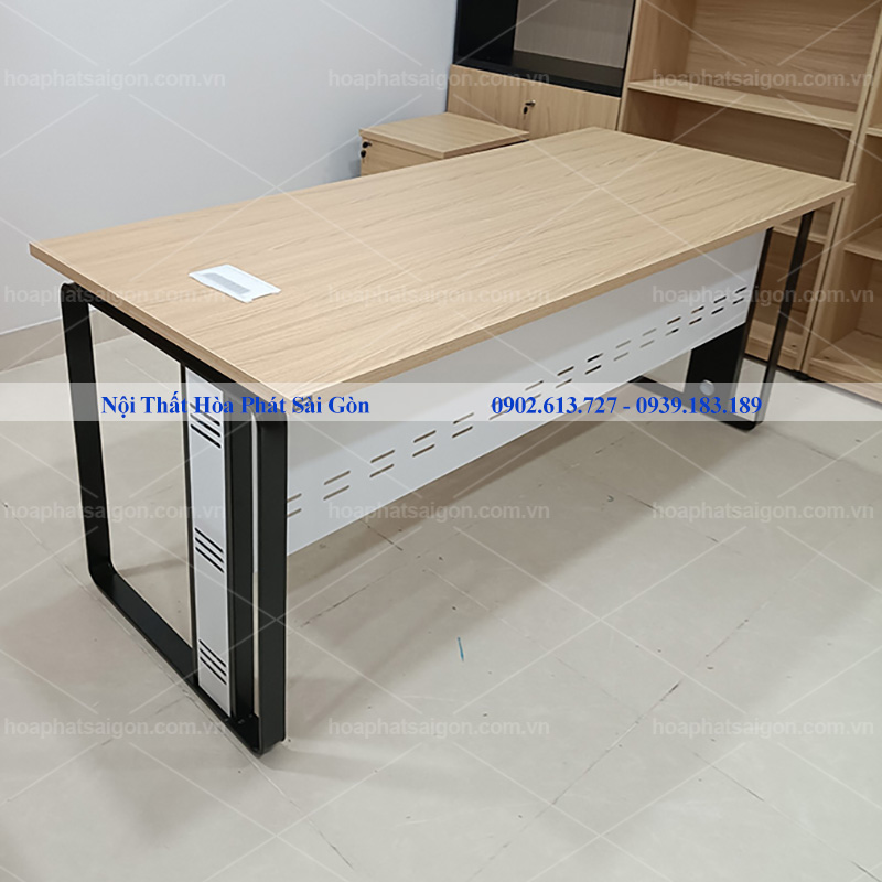 ban-lanh-dao-hoa-phat-hrp180c14 Hình thực tế bàn lãnh đạo Hòa Phát HRP180C14