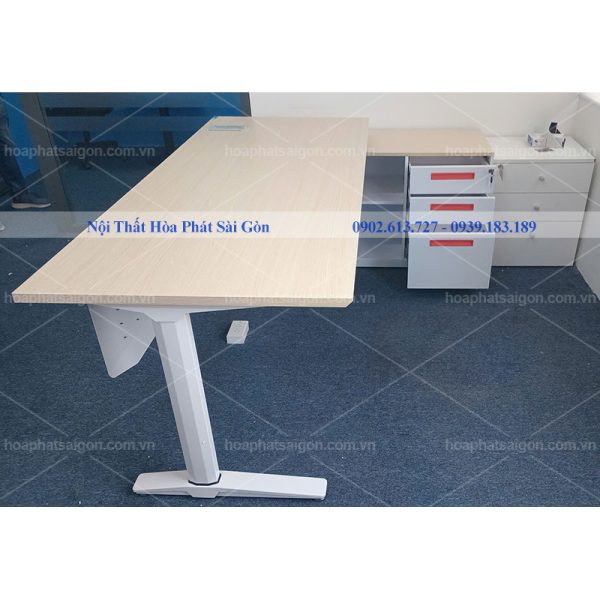 Bàn trưởng phòng chân sắt UNP1880CS3