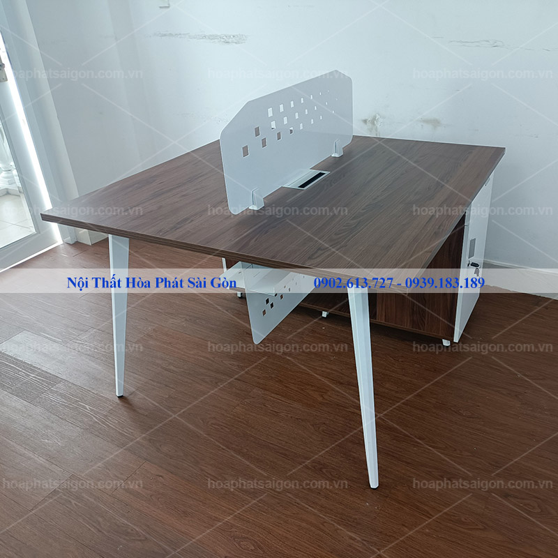 cum-ban-nhan-vien-luxmd05c10 Hình thực tế cụm bàn nhân viên LUXMD05C10