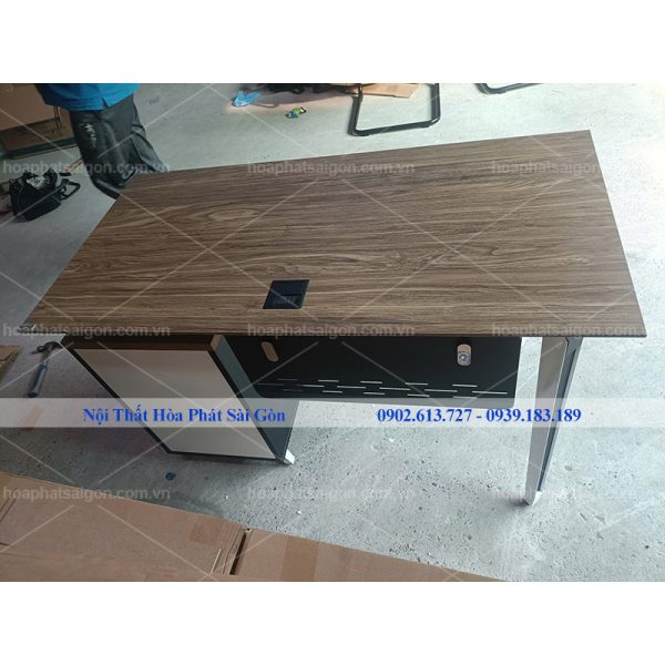 Hình chụp bàn làm việc 1m2 chân sắt ST120SHLC16